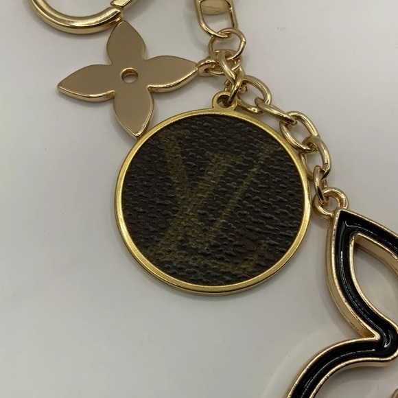 LV Louis Vuitton Bag Charm Key Holder Flower Shape & Round Monogram LV Logo - Picture 4 of 12
